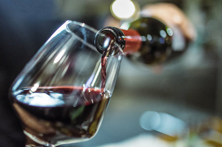 Erfahre bei welcher optimalen Temperatur dein Bio Rotwein am besten schmeckt. Egal ob Bio Rotwein, Weisswein oder Roséwein - diese Tipps sind garantiert nützlich!